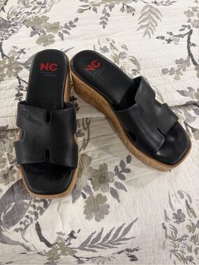 National Comfort Black Leather Wedge 8
